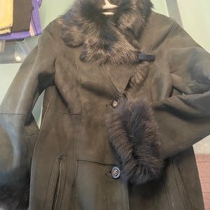 Shipskin black coat with fur collar